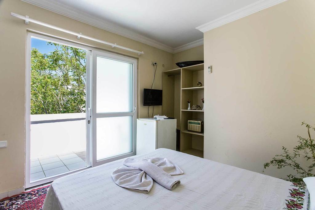 Laguna Otel Pansiyon Измир Стая снимка