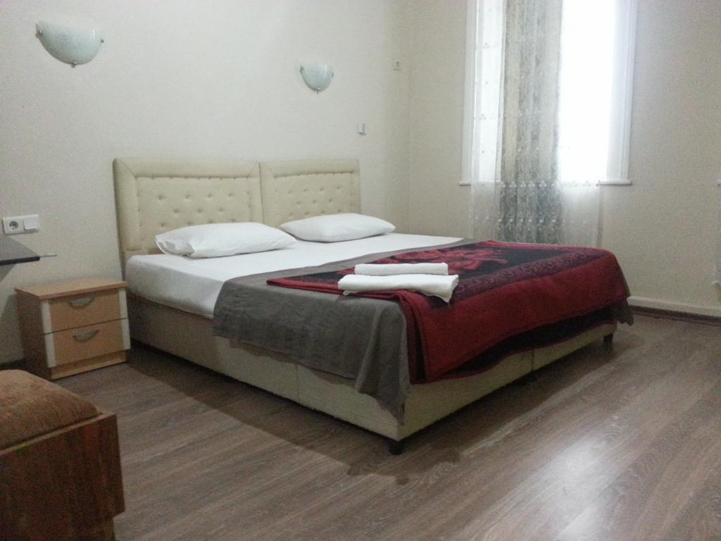 Laguna Otel Pansiyon Измир Стая снимка